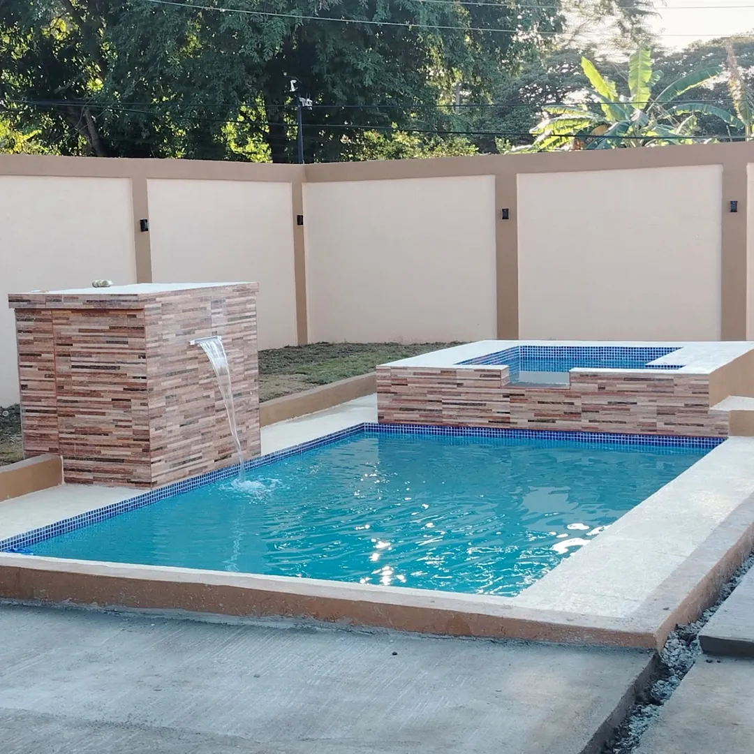 Villa 36 entregada, con piscina, jacuzzi y muro de fuentes terminados